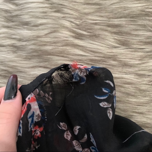 🌺Beautiful floral blouse - Picture 3 of 6